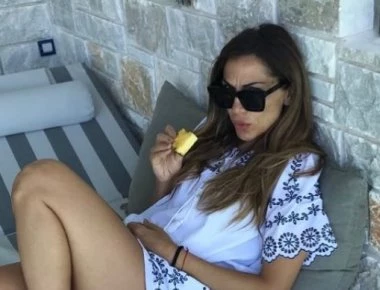 Δέσποινα Βανδή: Η αρετουσάριστη φωτογραφία της σε παραλία της Χαλκιδικής!